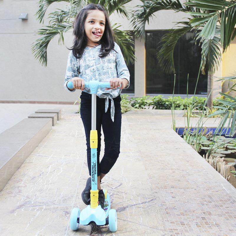 Road Runner Scooter For Kids - PU LED Wheels, 4 Level Height Adjustment, Anti Slip Deck, Safety Certified, 3-Wheel scooter, Easy use, 3-7years - Blue